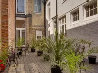 Stone Court House Hotels near Mote Park