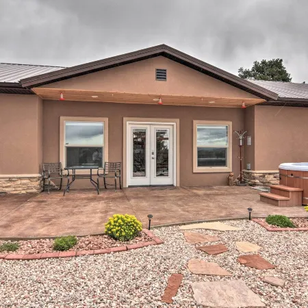Stunning Home w/ Fire Pit, 11 Mi to Mt Yale!