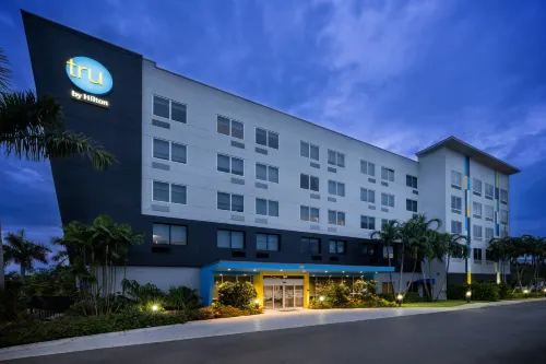 Tru by Hilton Miramar