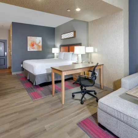 La Quinta Inn & Suites by Wyndham Dallas Love Field