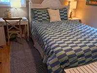 3Br/2BA Cottage 3 Min to Access 32, Whaley's & Bingo Boat Space + Beach Gear Hotels in Edisto Beach