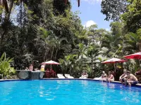 Cute & Cozy Caribbean Cabin on a farm. Hotels in Rio Dulce