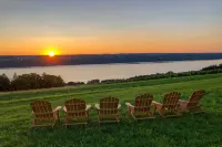 Finger Lakes Farm Retreat Walk to Wineries! - parking
