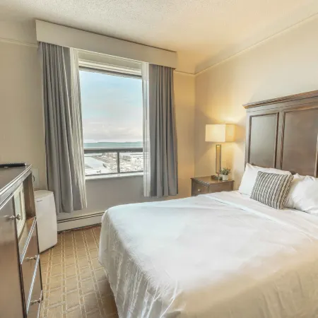Prince Arthur Waterfront Hotel & Suites