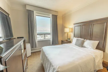 Prince Arthur Waterfront Hotel & Suites