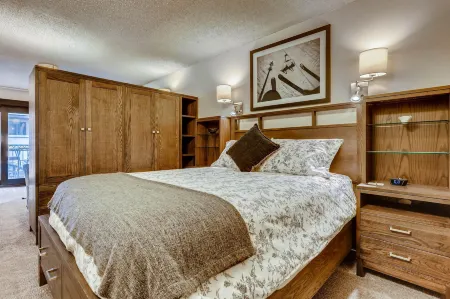 Lift House Lodge, Remodeled Downtown Lionshead Studio Condo