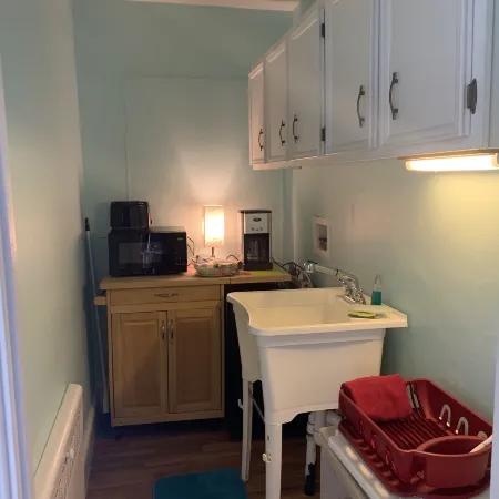Cozy Suite - Pet Friendly, Beach Side 1 Bedroom Apts by RedAwning