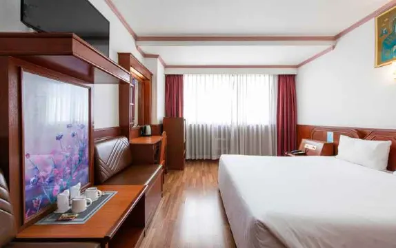 ห้องดีลักซ์พร้อมเตียงควีนไซส์ 1 เตียง