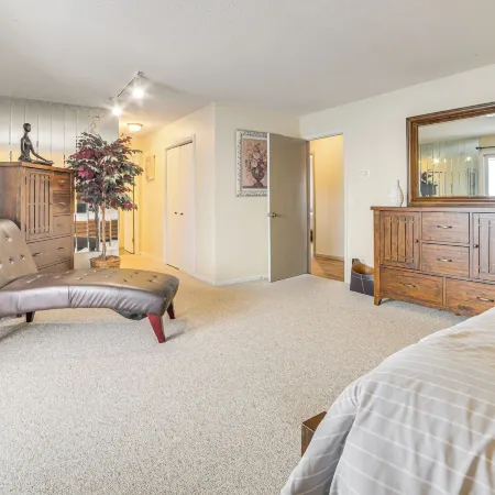 Peaceful Downtown East Tawas Lakefront Retreat