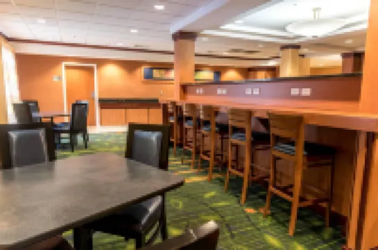 Fairfield Inn & Suites by Marriott Muskegon Norton Shores Hotels in Spring Lake