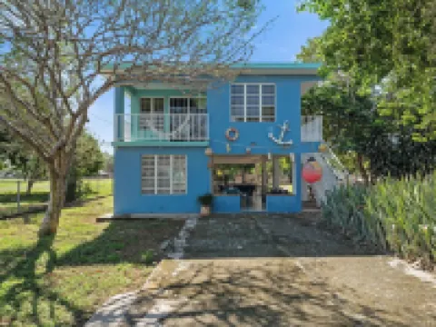Punta Aguila Beach House/Pool/ Billiard Table/ 7 Beds + 2 Private Rooms Hotels in Pole Ojea
