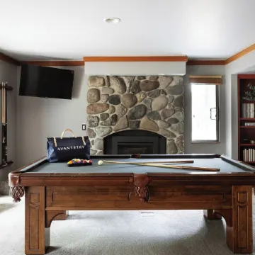 Skylight by AvantStay Elevated Mountain Home w Hot Tub, Billiards, Large Patio