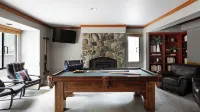 Skylight by AvantStay Elevated Mountain Home w Hot Tub, Billiards, Large Patio