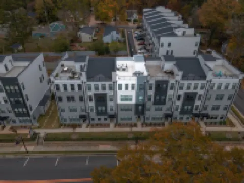 NEW Luxury Condo Rooftop Terrace EV Charger