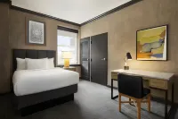 ดิแอดมิรัล, ดาวน์ทาวน์ฮิสตอริคดิสทริก