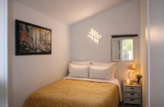 Detached 2-Bedroom House with Private Garden and Terrace. Quiet Location and Pool Hotels in Pertuis