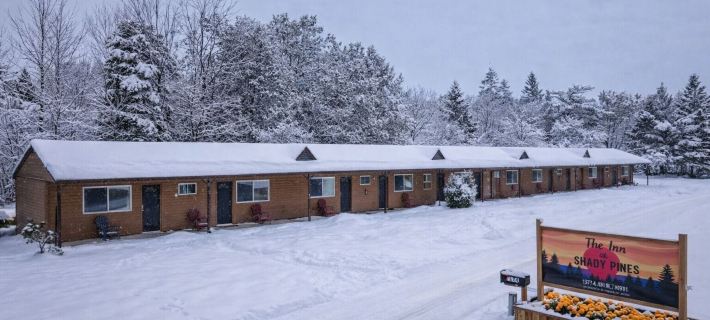 The Inn at Shady Pines Hotels in Mackinac County