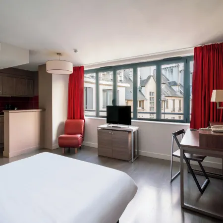 B&B HOME Caen Centre Gare Hotels in Caen