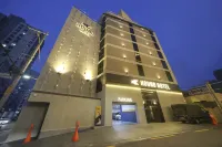 Dongnae Hound Hotel Sajik Minam Station - Auberges