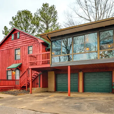 Steps to Shore: Group Getaway on Kentucky Lake!