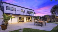 Seal Beach Escape by Avantstay Modern Home + Fireplace Prvte Courtyard + Walk to Beach + Dining - Wifi