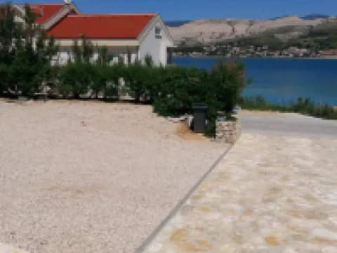 埃娜公寓 帕格酒店