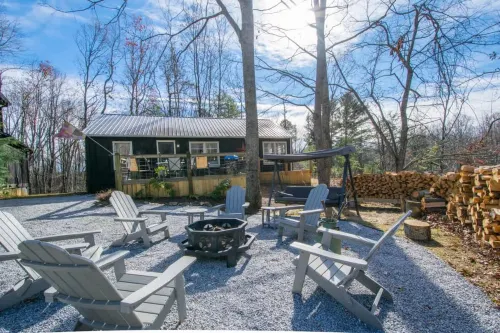 Rustic Awesome 4BR Lodge w Game Room Fire Pit