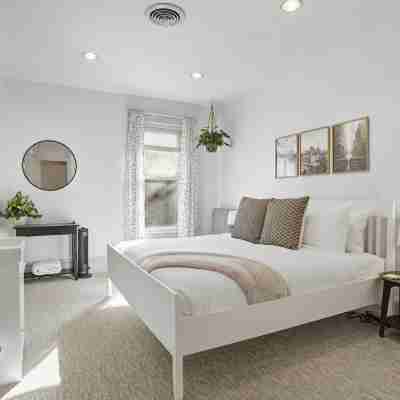 The Lyon House at Loring Park Rooms