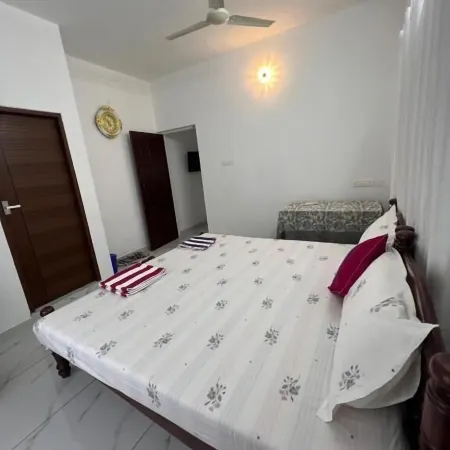 Little Chandhana Guest House