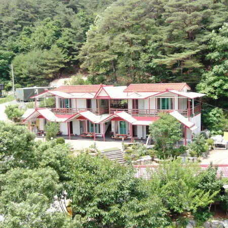 Sangju Find Me into Nature Pension Отели рядом с достопримечательностью «Храм Попчуса»