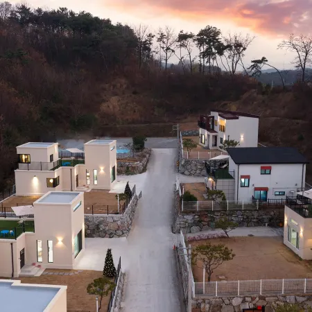 Damyang H House