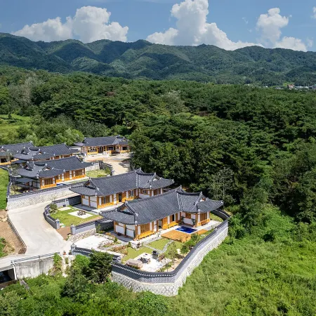 Gyeongju the First Shilla Отели рядом с достопримечательностью «Храм Голгулса»