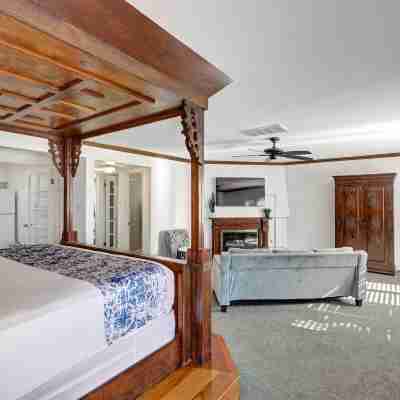 Oceanside Marina Suites - A Waterfront Hotel Rooms