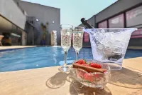 Hotel Golden Park Campinas Cambuí by Nacional Inn - Pools