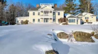 Sunny Pond Estate by AvantStay - 4-Star