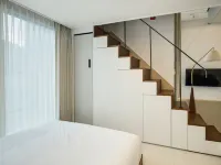 UH FLAT SIGNATURE GANGNAM Hotels near Trian