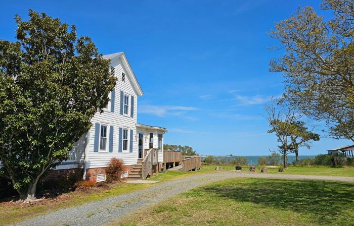 5 Star Bayfront with 4 Br and 2 Full Bathrooms - Room for Multiple Families