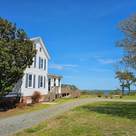 5 Star Bayfront with 4 Br and 2 Full Bathrooms - Room for Multiple Families