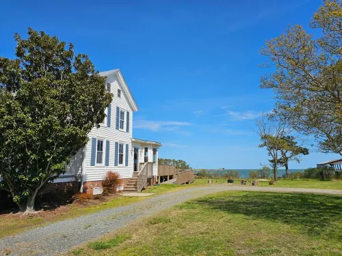 5 Star Bayfront with 4 Br and 2 Full Bathrooms - Room for Multiple Families