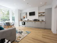 NEW Spacious Flat Ideal for Business Sleeps 4 Hotels in Worsley