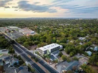 Upstay Modern & Pet-Friendly 2Br Home Near SoCo - Lejligheder