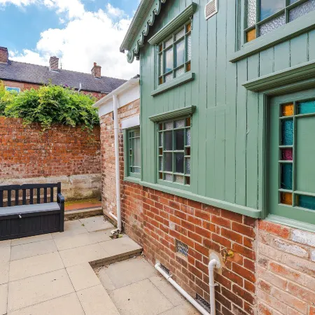 Cozy 3-Bed Home by 53 Degrees Property, Perfect for Business & Groups!