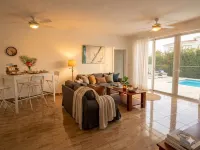 Cozy 2BR Villa in Ocean Village - 4성급