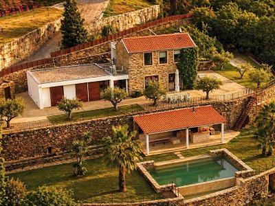 New! Superb 6-bedroom stone house on the Douro, 20 minutes from Porto