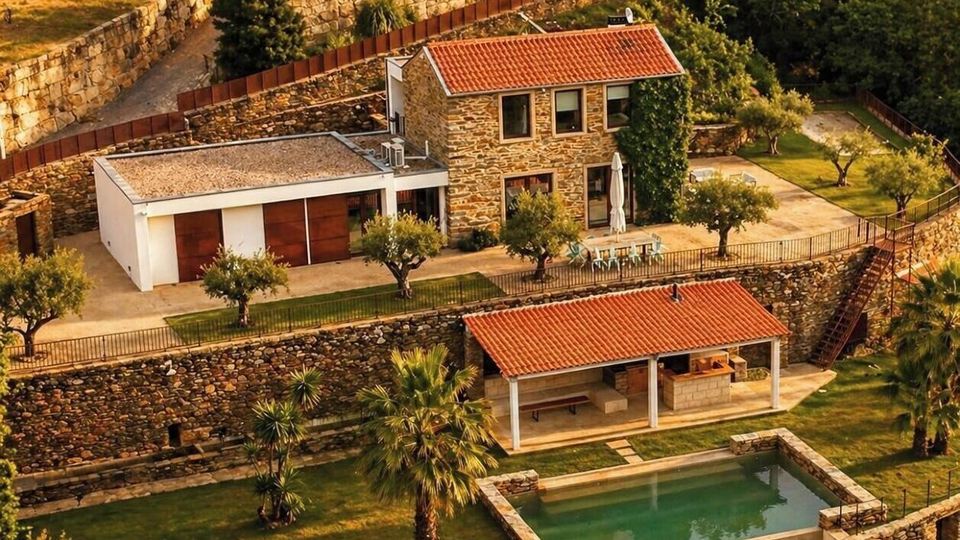 New! Superb 6-bedroom stone house on the Douro, 20 minutes from Porto
