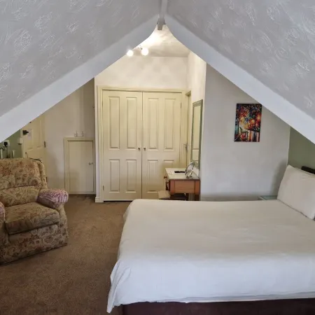 Crescent Lodge Guest House