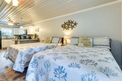 Ocean Isle Beach Studio w/ Patio - 1 Mi to Pier! - Balkon