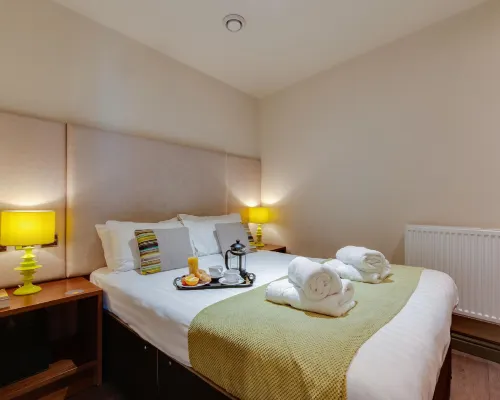 Base Serviced Apartments - City Road Hotels in Chester
