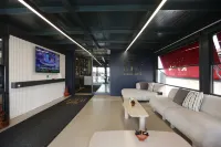 Ren Business Hotel - Homestays