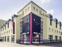 Mercure Hotel Wuerzburg am Mainufer - parking